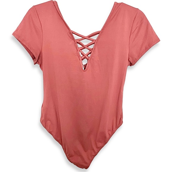 NWT Boutique Pink Criss Cross Front Capped Sleeves One Piece Bodysuit Size Large - Picture 2 of 6
